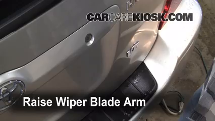 changing rear wiper blade toyota highlander #4