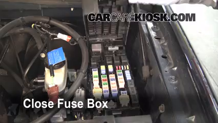 Replace a Fuse: 2002-2005 Ford Explorer - 2002 Ford ... 2000 ford explorer xls fuse diagram 