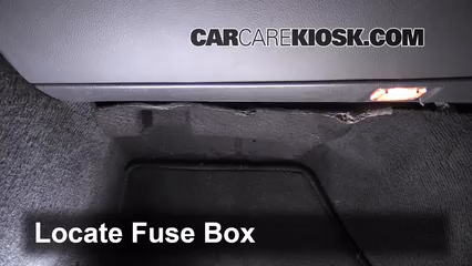 Ubicación de caja de fusibles interior en Volvo S40 2004 ... 2005 ford escape interior fuse box diagram 