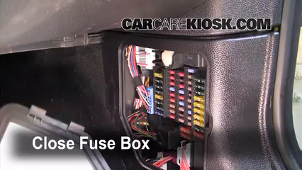 Ubicación de caja de fusibles interior en Mini Cooper 2008 ... mini clubman fuse box diagram 
