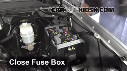 Replace a Fuse: 2007-2013 Chevrolet Tahoe - 2013 Chevrolet ... fuse box 2008 tahoe 